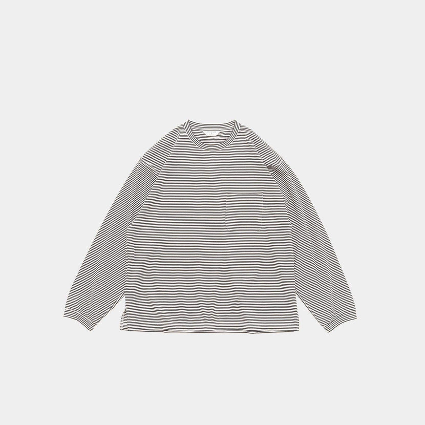 T-shirt à rayures longues manches en blanc et olive de Still By Hand, collection SS25