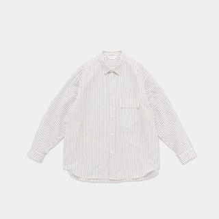 Chemise oversize rayée blanche de Still By Hand pour la collection SS25 vue de face.