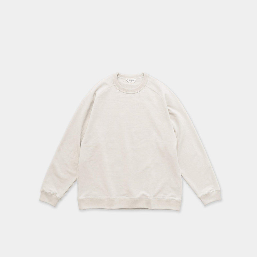 Sweatshirt en coton pima de Still By Hand en couleur écru, modèle minimaliste, collection SS25.