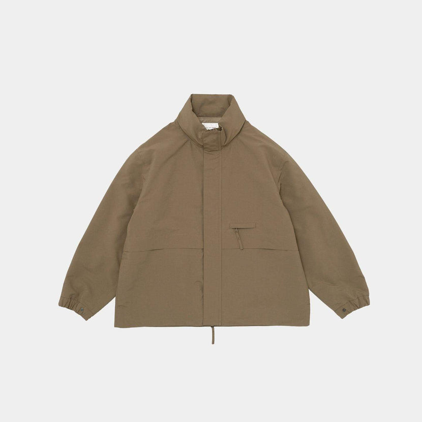 Veste Stand Collar Field Jacket - Camel de Still By Hand, vue avant, avec col montant et fermeture zippée.