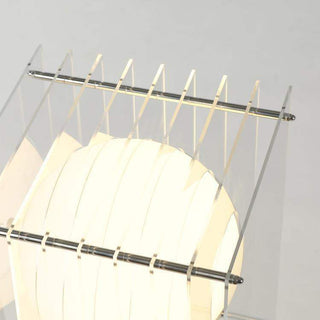 Détail de la lampe Bangoi-Banga - Lop - Grand Rectangulaire - Transparent, montrant les couches et la sphère lumineuse, produit par BANG. Élégance et modernité.