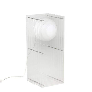 Lampe Bangoi-Banga - Lop - Grand Rectangulaire - Transparent présentée avec un éclairage doux, conçue par BANG. Ajoute une touche contemporaine à la décoration.