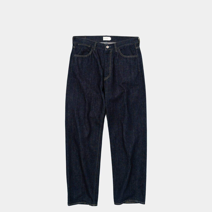 Pantalon en denim cinq poches de Still By Hand, couleur navy, présenté à plat. Collection printemps-été 2025 (SS25).