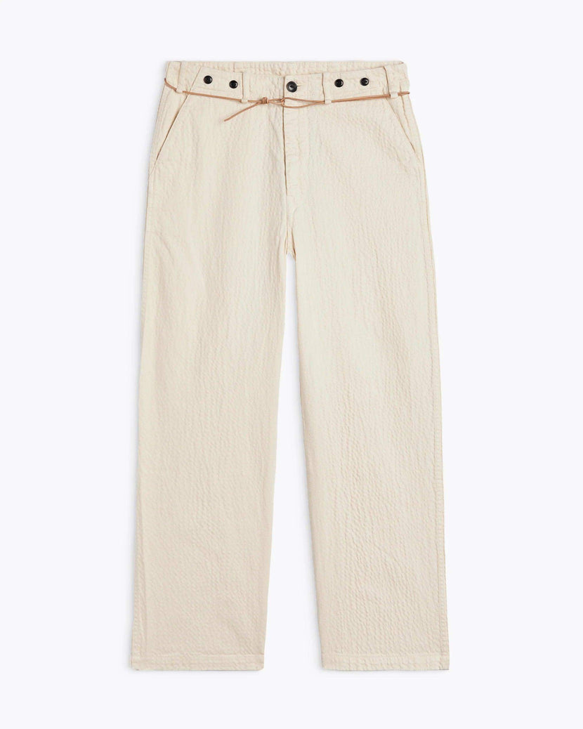 Pantalon Hemming Ripple en ivoire de Homecore, affichant une texture froissée et des détails de boutons, collection SS25.