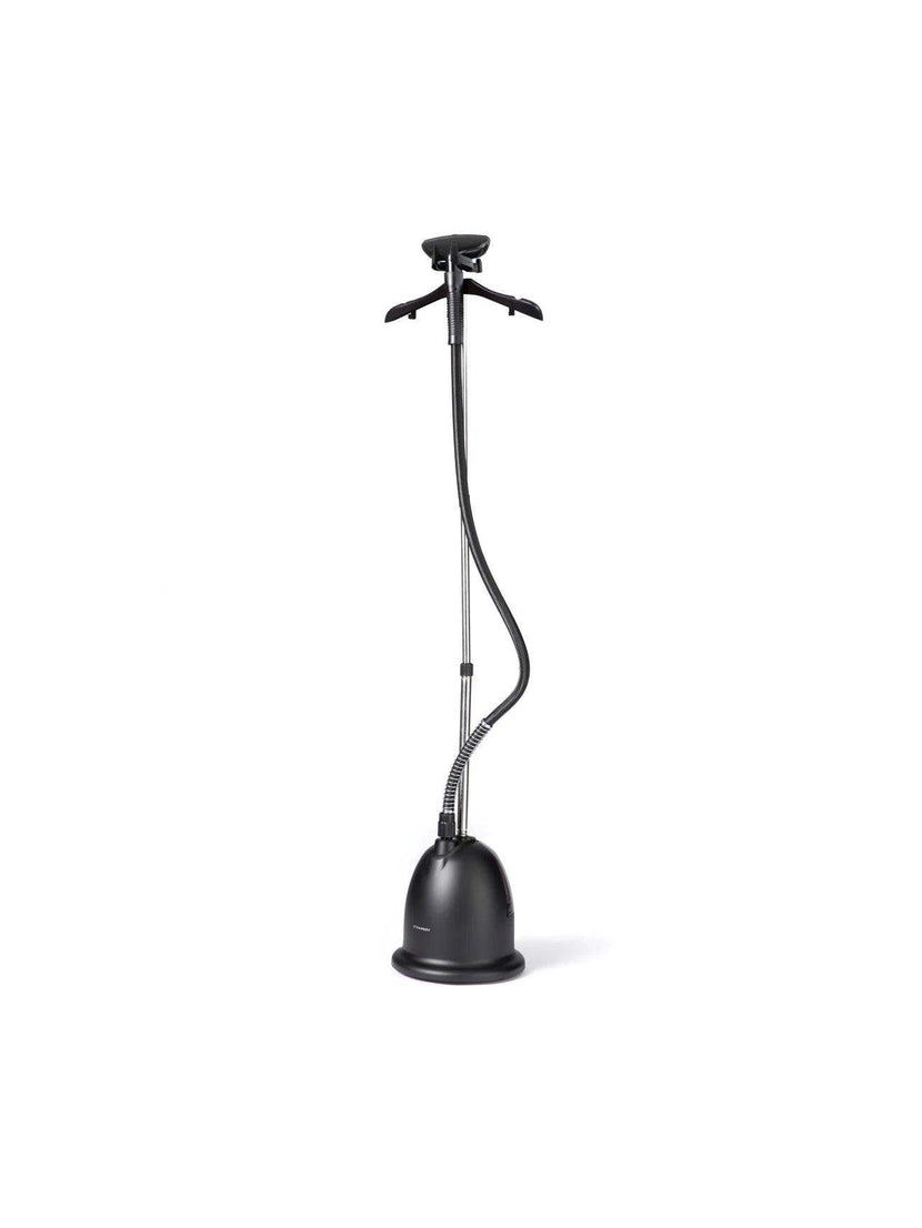 Défroisseur Cumulus Home Steamer de Steamery, modèle noir, debout sur un fond blanc, idéal pour enlever les plis facilement.