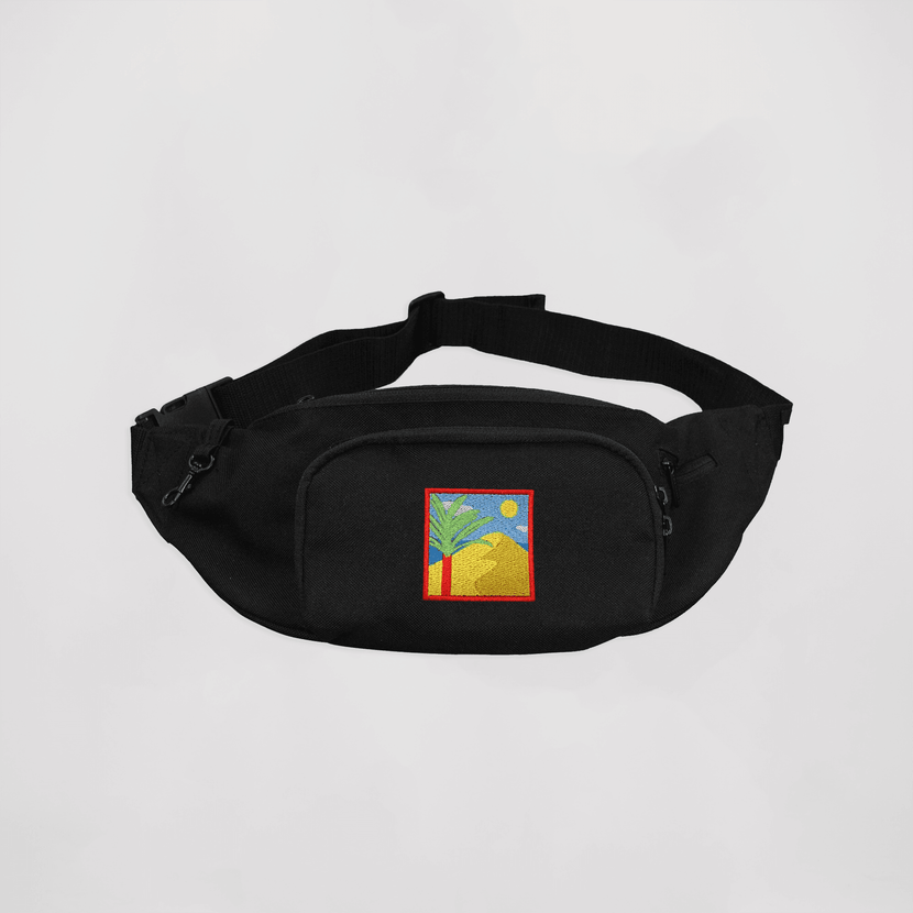 Sacoche banane Encré La dune - Black, en noir avec broderie colorée représentant un paysage tropical. Accessoire pratique et stylé de la marque Encré.